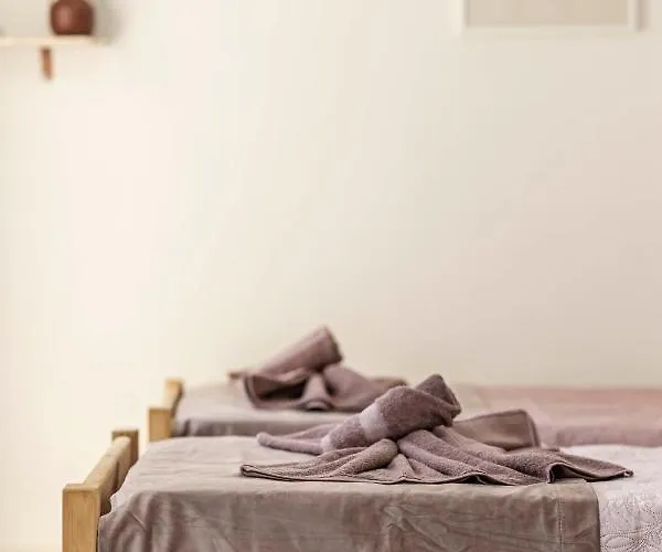 Tune Activity Guesthouse- Over 24's Gæstehus Ýpsos